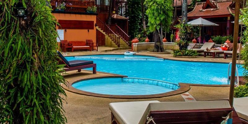 royal_phawadee_village_garden_and_pool03