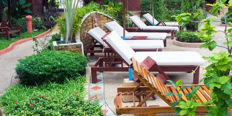 royal_phawadee_village_garden_and_pool04