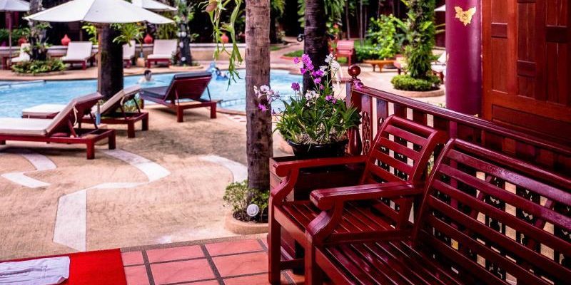 royal_phawadee_village_garden_and_pool06